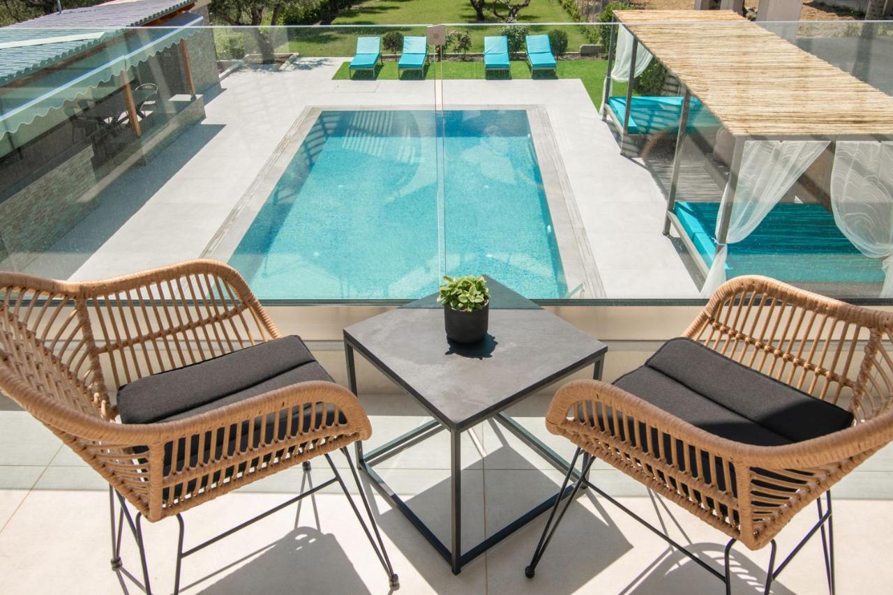 Antonia Villa - Luxurious Serenity With Private Pool, By Zantewize Kalipadhon Exterior photo